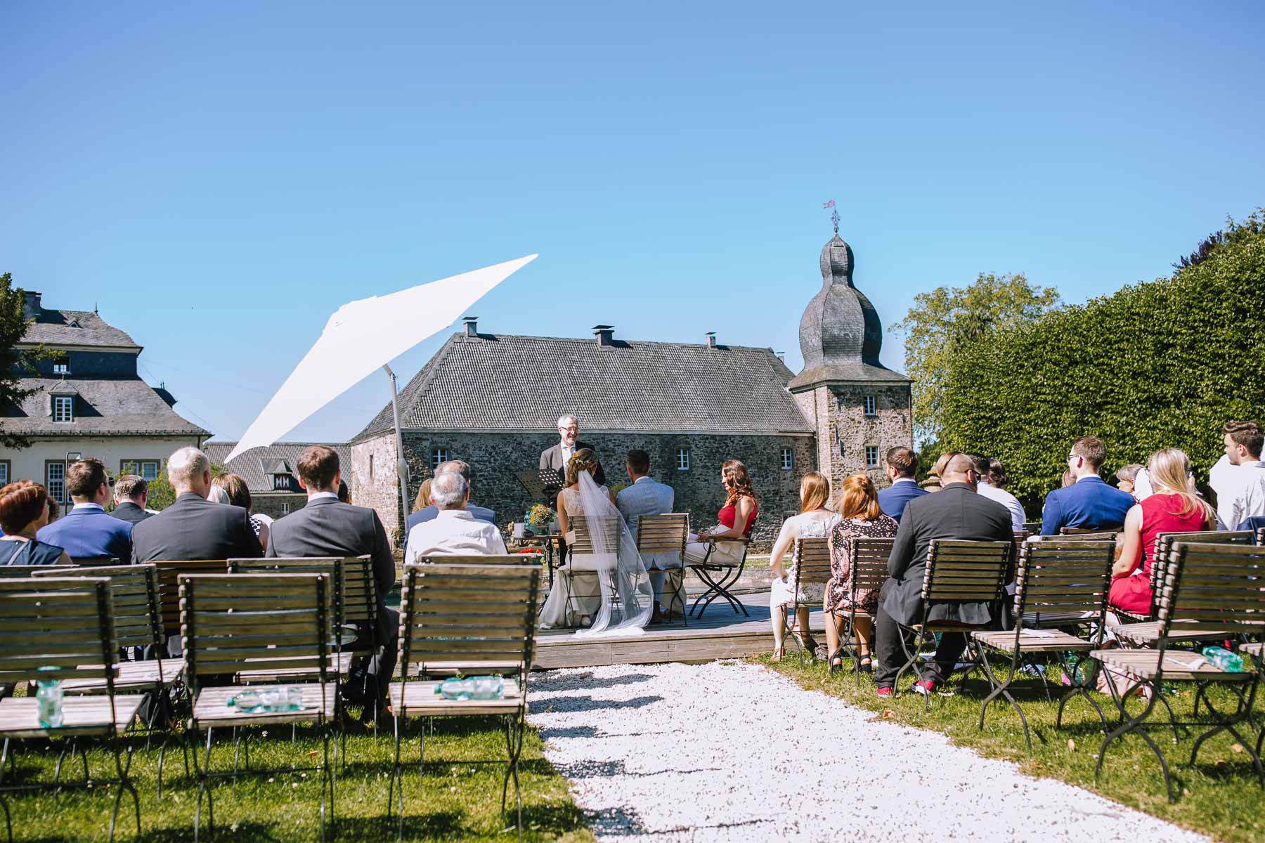 Hochzeitsfotografin sauerland hochzeitsfotograf ruhrgebiet schloss ehreshoven schlosshochzeit koeln hochzeit ruhrgebiet hochzeitsmesse nrw 159