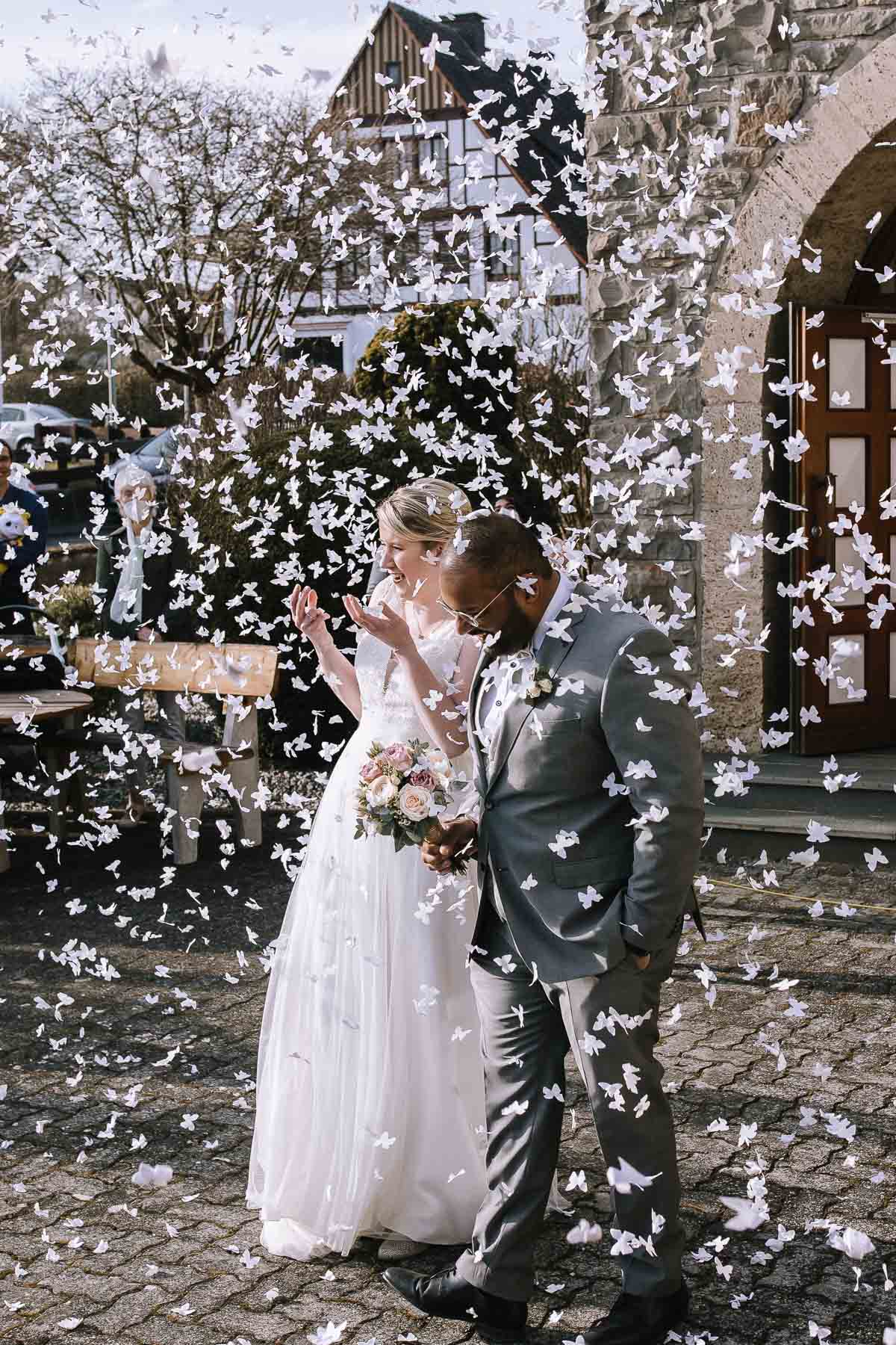 Hochzeitsfotografin marsberg bredelar hochsauerland hochzeitsfotograf sauerland meinerzhagen ruhrgebiet wilde wiese 120 Hochzeitsfotografin marsberg bredelar hochsauerland hochzeitsfotograf sauerland meinerzhagen ruhrgebiet wilde wiese 120