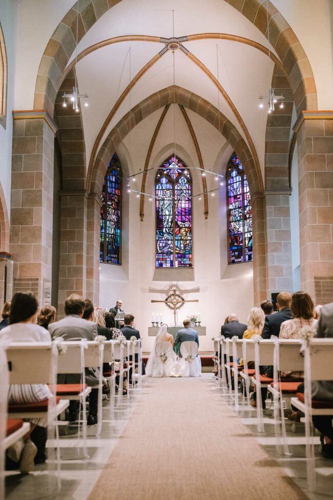 Hochzeitsfotografin sauerland sportalm gipfelglueck luedenscheid hochzeitsfotograf ruhrgebiet heiraten in den bergen gaudistuben jesus christus kirche meinerzhagen 366