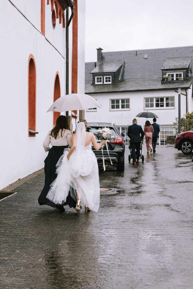 Hochzeitsfotografin sauerland sportalm gipfelglueck luedenscheid hochzeitsfotograf ruhrgebiet heiraten in den bergen gaudistuben jesus christus kirche meinerzhagen 702