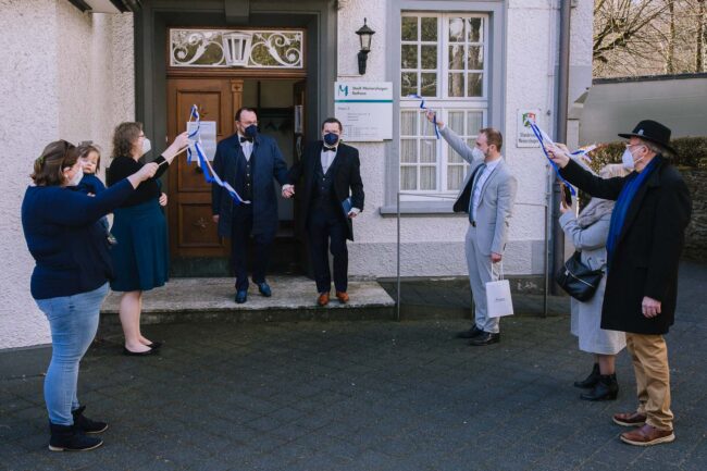 Hochzeitsfotografin sauerland standesamt meinerzhagen villa im park lgbtq gleichgeschlechtliche ehe sportalm gipfelglueck 35
