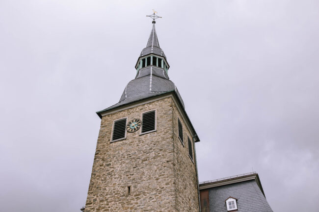 hochzeitsfotografin sauerland hückeswagen pauluskirche bergisches land hochzeitsmesse gummerbach meinerzhagen attendorn rheinland hochzeitslocation nrw (10)