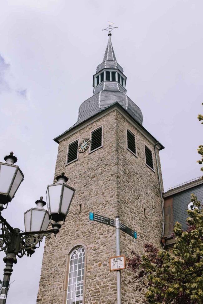 hochzeitsfotografin sauerland hückeswagen pauluskirche bergisches land hochzeitsmesse gummerbach meinerzhagen attendorn rheinland hochzeitslocation nrw (14)