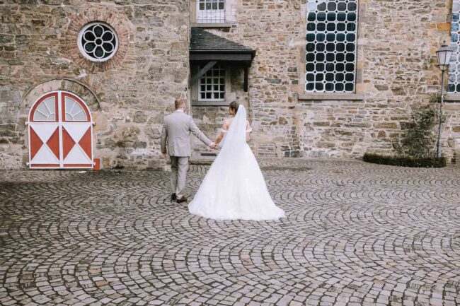 hochzeitsfotografin sauerland hückeswagen pauluskirche bergisches land hochzeitsmesse gummerbach meinerzhagen attendorn rheinland hochzeitslocation nrw (365)