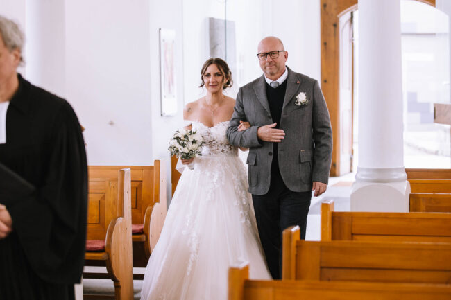 hochzeitsfotografin sauerland hückeswagen pauluskirche bergisches land hochzeitsmesse gummerbach meinerzhagen attendorn rheinland hochzeitslocation nrw (69)