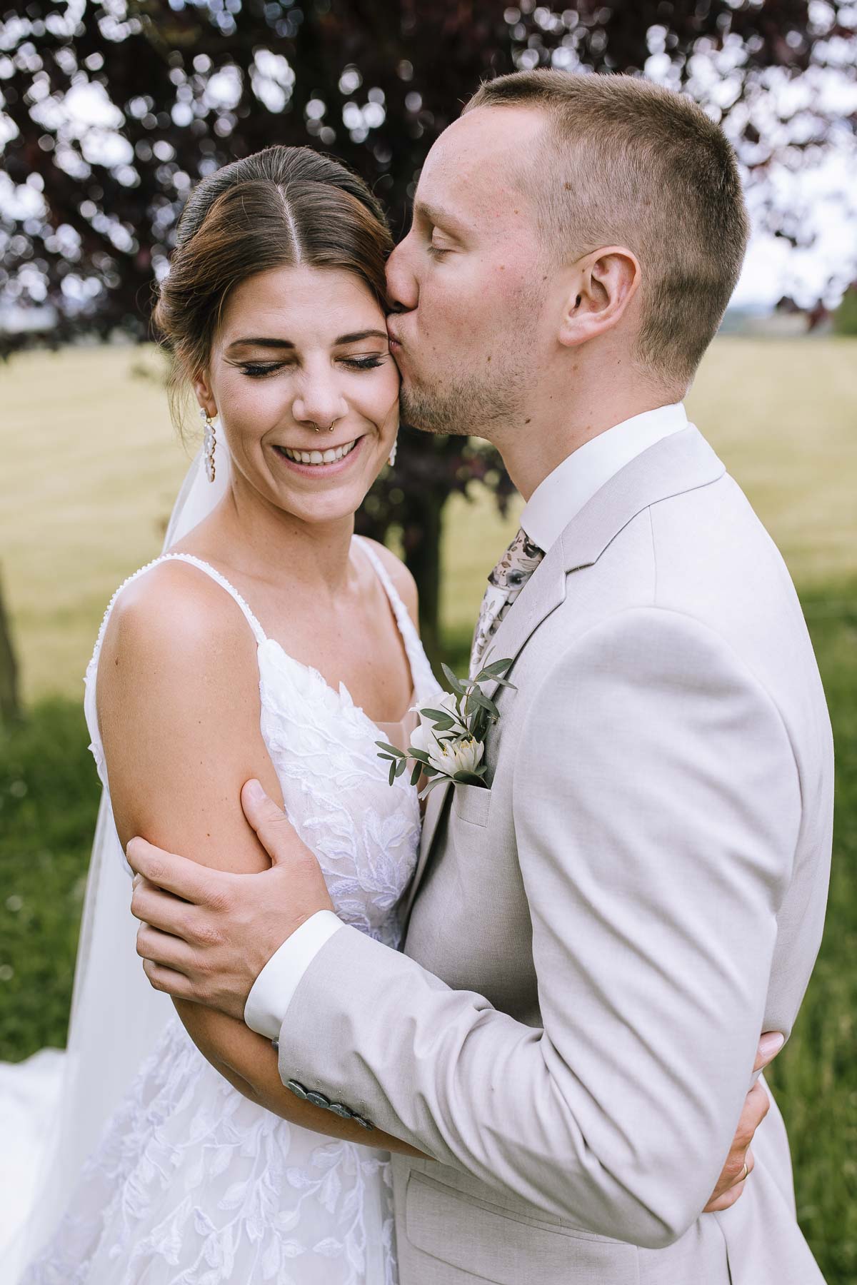 20240613 2hochzeitsfotografin-lindlar-hochzeitslocation-oberberg-miriam-folak-sauerland-hochzeitsfotograf-ruhrgebiet-rheinland-koeln-freie-trauung-gartenhochzeit-reiterhof-pferdehochzeit-sommerhochzeit-gartenparty. Mary & Justin Weboptimiert (85) hochzeitsfotografin-lindlar-hochzeitslocation-oberberg-miriam-folak-sauerland-hochzeitsfotograf-ruhrgebiet-rheinland-koeln-freie-trauung-gartenhochzeit-reiterhof-pferdehochzeit-sommerhochzeit-gartenparty
