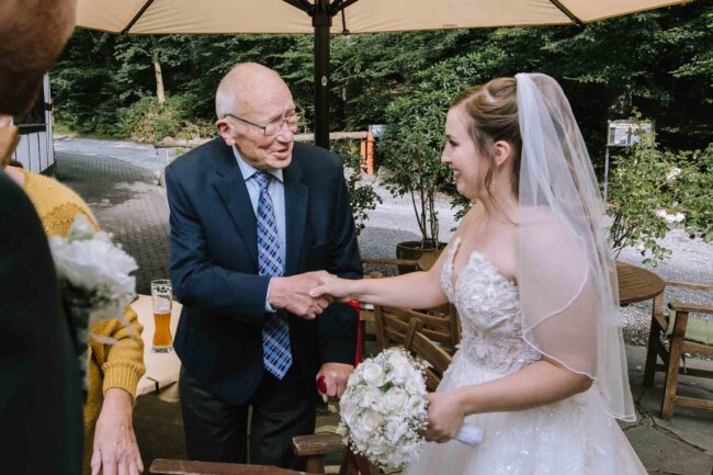 Jagdhaus im kuehl hochzeit hochzeitsfotografin iserlohn sauerland hochzeitsfotograf ruhrgebiet maerkischer kreis hochzeitslocation nrw (416)