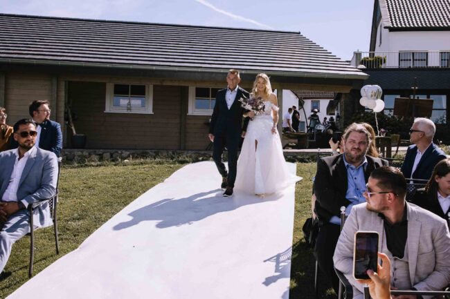 gasthof spelsberg altena schalksmuehle hochzeitsfotografin sauerland hochzeitslocation nrw hochzeitsfotograf ruhrgebiet freie trauung hochzeits wg seite an seite (209)