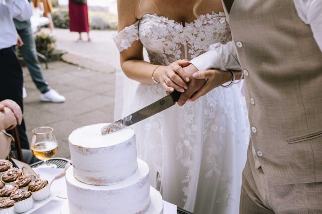 gasthof spelsberg altena schalksmuehle hochzeitsfotografin sauerland hochzeitslocation nrw hochzeitsfotograf ruhrgebiet freie trauung hochzeits wg seite an seite (702)