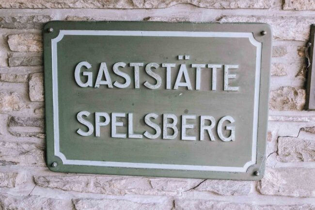 gasthof spelsberg altena schalksmuehle hochzeitsfotografin sauerland hochzeitslocation nrw hochzeitsfotograf ruhrgebiet freie trauung hochzeits wg seite an seite (863)