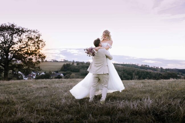 gasthof spelsberg altena schalksmuehle hochzeitsfotografin sauerland hochzeitslocation nrw hochzeitsfotograf ruhrgebiet freie trauung hochzeits wg seite an seite (954)