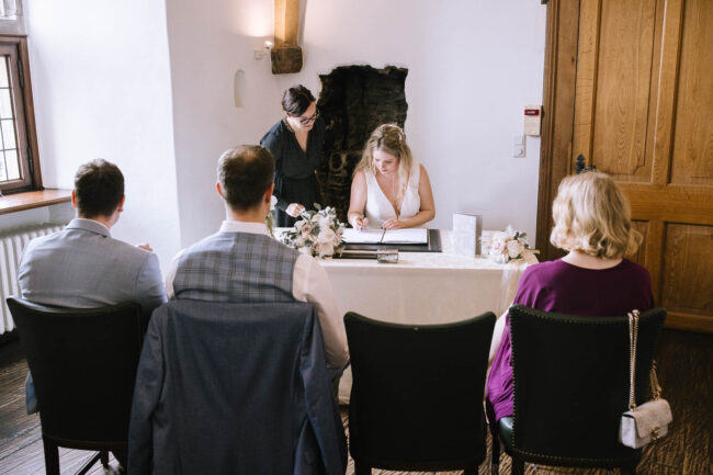 haus kemnade standesamt hochzeitsfotograf ruhrgebiet hochzeitsfotografin sauerland miriam folak hochzeitslocation nrw haus herbede meinerzhagen nrw brautpaarshooting (332)