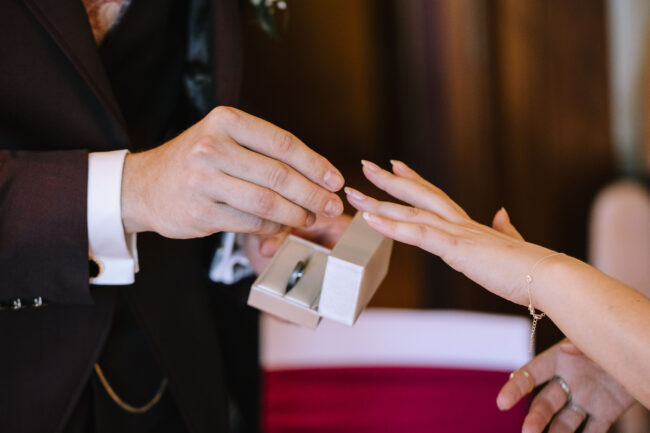 villa bubenzer freudenberg hochzeit schloss friedewald hochzeitsfotografin sauerland westerwald ambientetrauung schlosshochzeit hochzeitsfotograf ruhrgebiet (134)