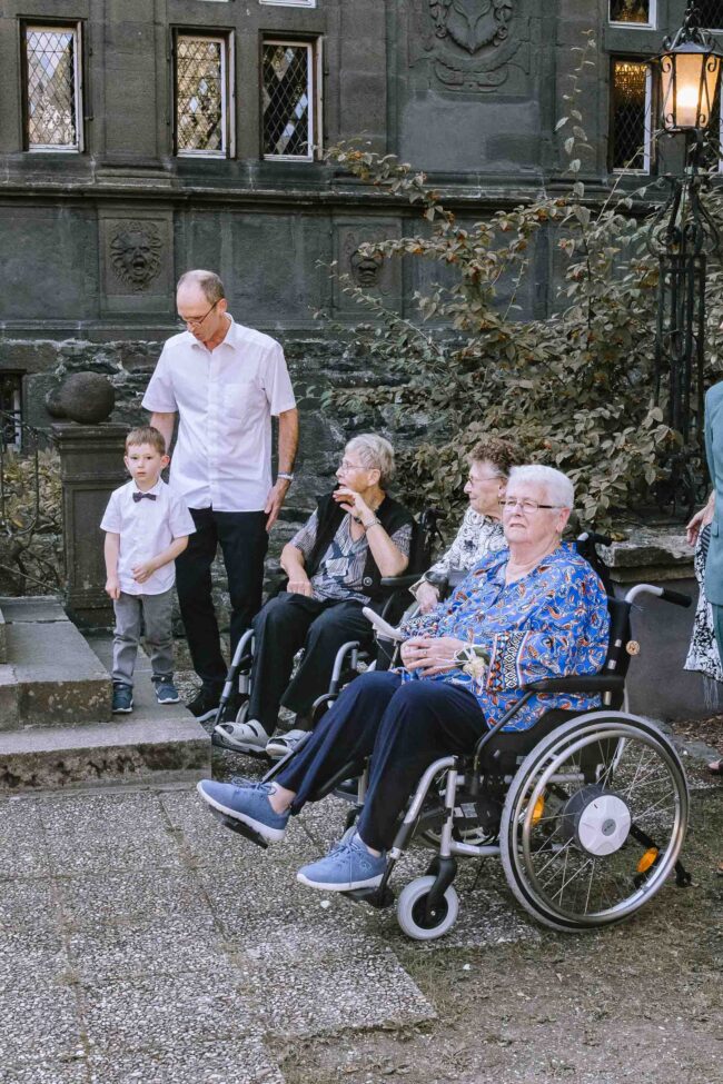 villa bubenzer freudenberg hochzeit schloss friedewald hochzeitsfotografin sauerland westerwald ambientetrauung schlosshochzeit hochzeitsfotograf ruhrgebiet (466)