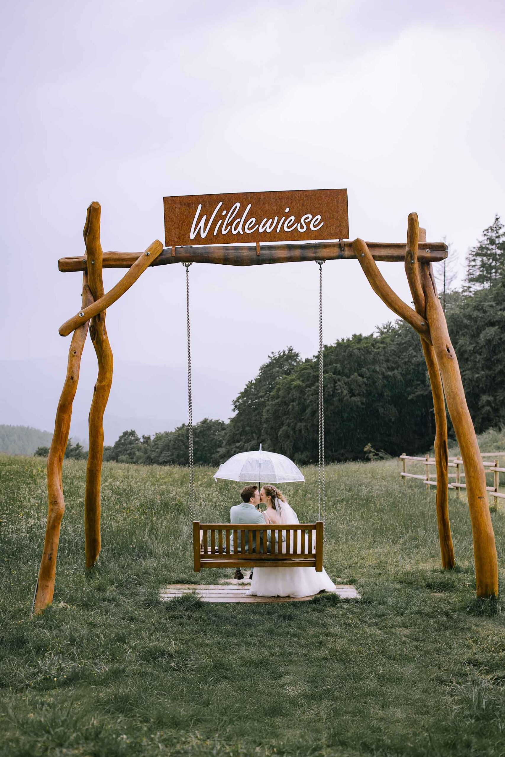 steinbergs wildewiese freie trauung hochzeitsfotografin sauerland skihuette hofolpe kirche st antonius hochzeitslocation nrw ruhrgebiet gut ahe friggen (1032) steinbergs wildewiese freie trauung hochzeitsfotografin sauerland skihuette hofolpe kirche st antonius hochzeitslocation nrw ruhrgebiet gut ahe friggen (1032)